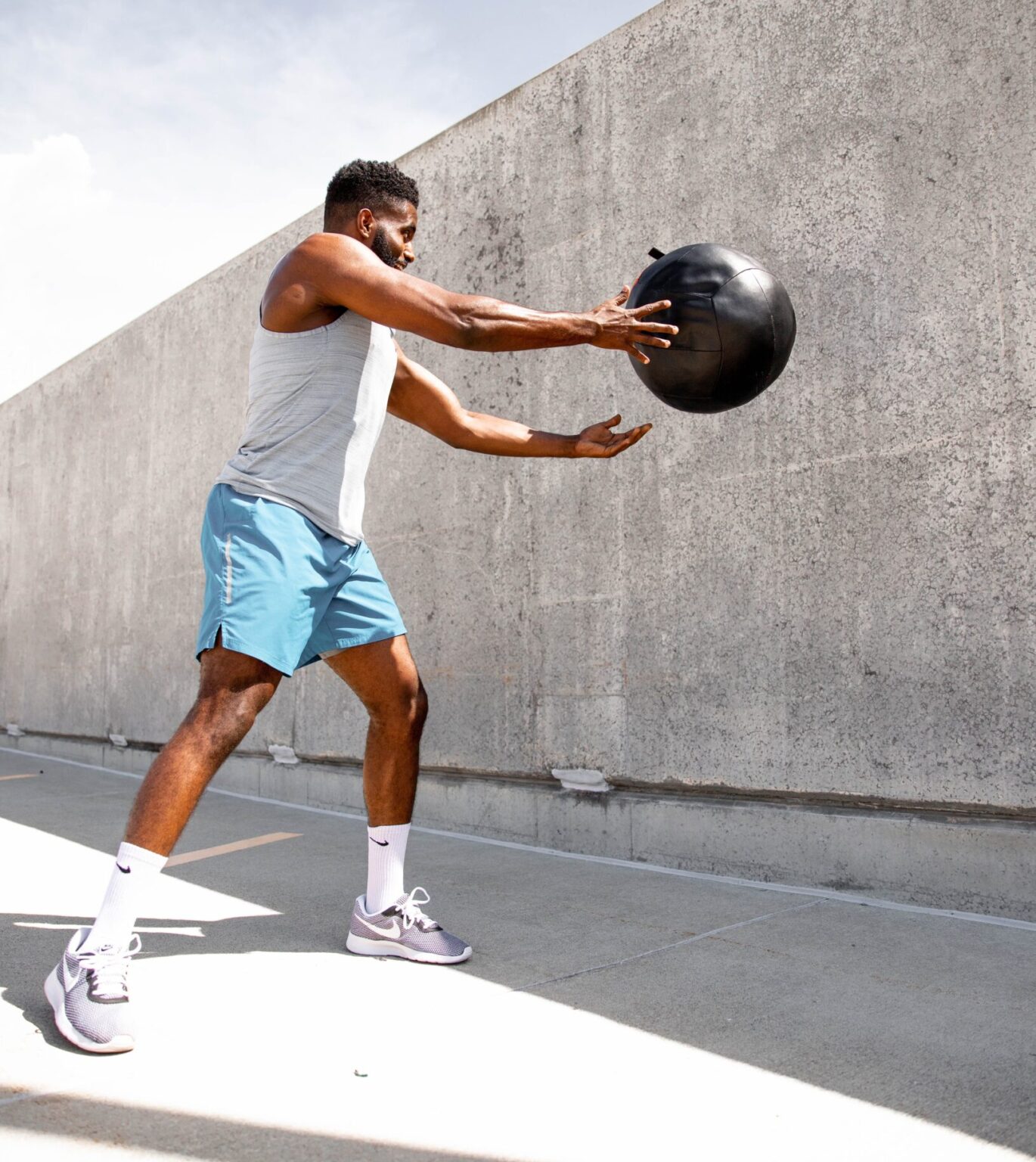 13｜サイドメディシンボールスローで体幹回旋パワーを高める！ 理学療法士のS&Cブログ